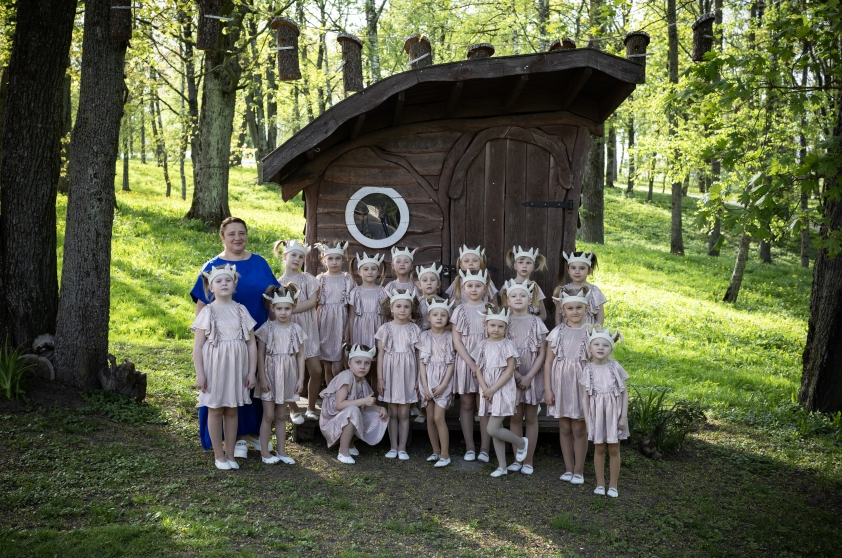 Šiaulių rajono savivaldybės kultūros centro ŠIUOLAIKINIŲ ŠOKIŲ KOLEKTYVAS “ČIP ČIP”